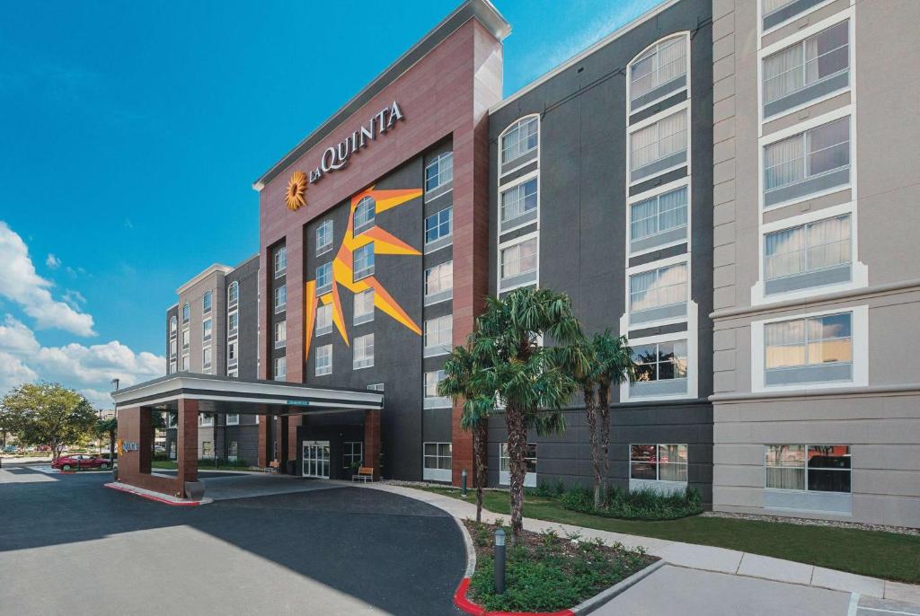 La Quinta by Wyndham San Antonio Downtown Main image 1