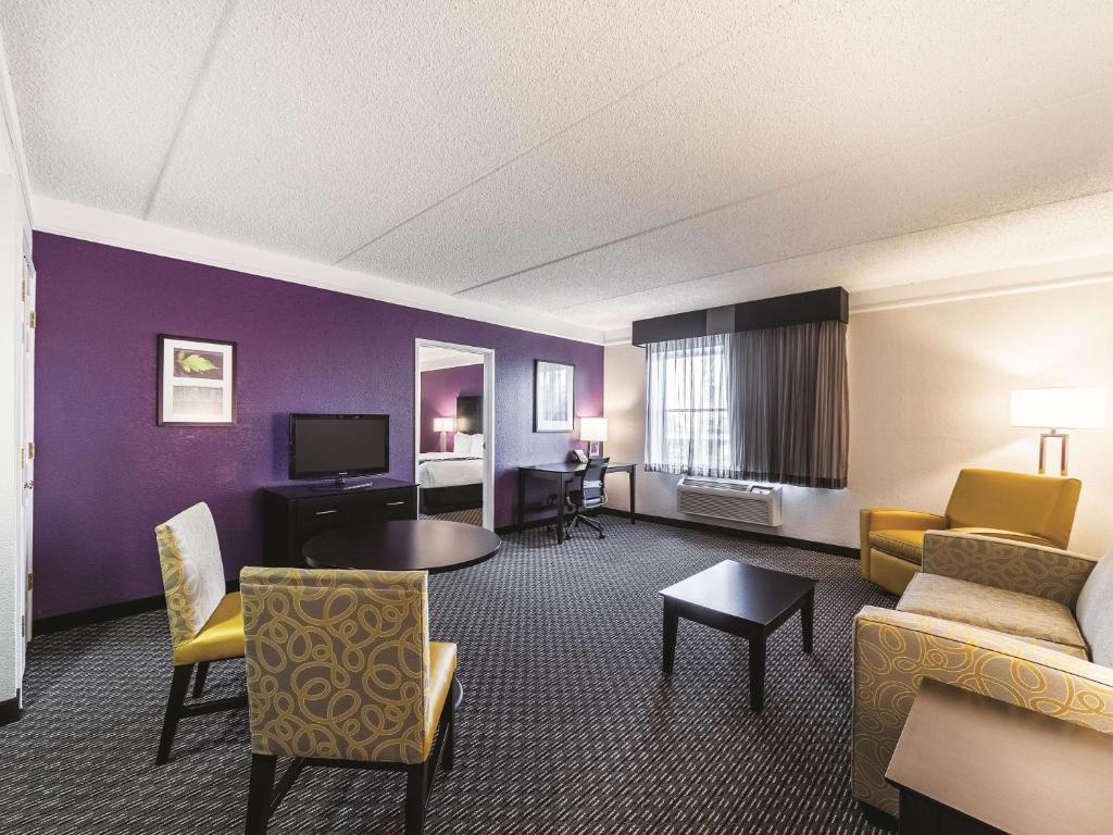 Room image 4