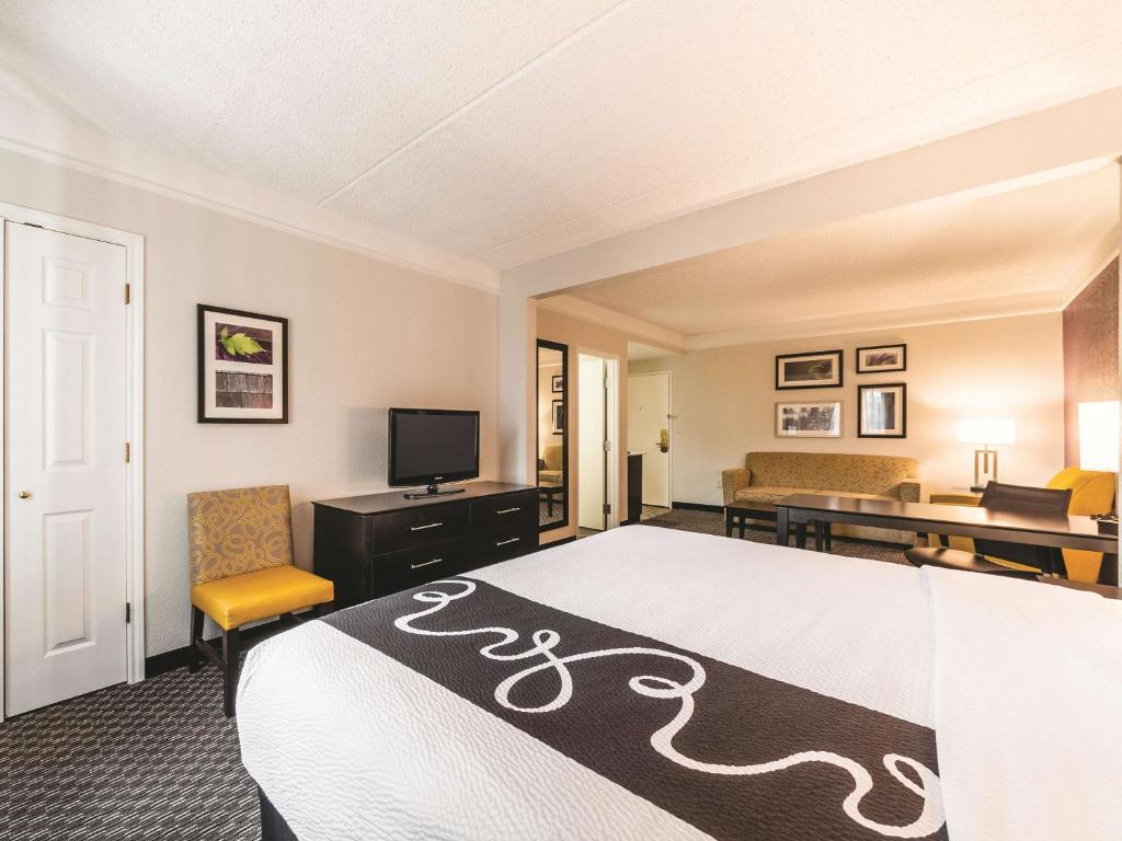 Room image 3